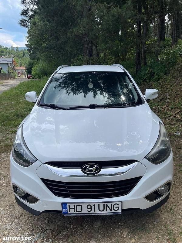 Culoarealb Utilizat 2015 Hyundai ix35 Premium SUV | 7.750 EUR (Super Preț) - Imagine 1/4