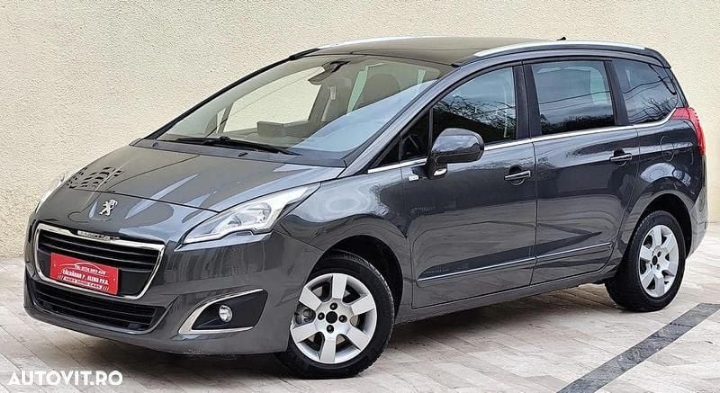 Gri Utilizat 2016 Peugeot 5008 Monovolum | 5.999 EUR (Super Preț) - Imagine 1/4