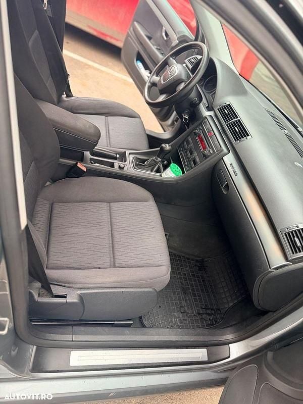 Second-hand Audi A4 200 CP (147 kW) 2005 Culoaregri Berlinǎ