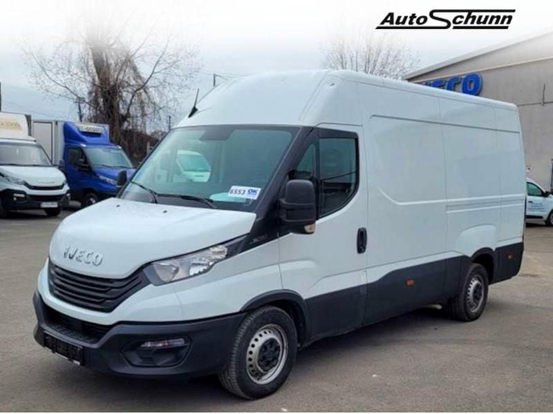 Utilizat 2023 Iveco Daily Van | 22.799 EUR (Preț OK) - Imagine 1/4