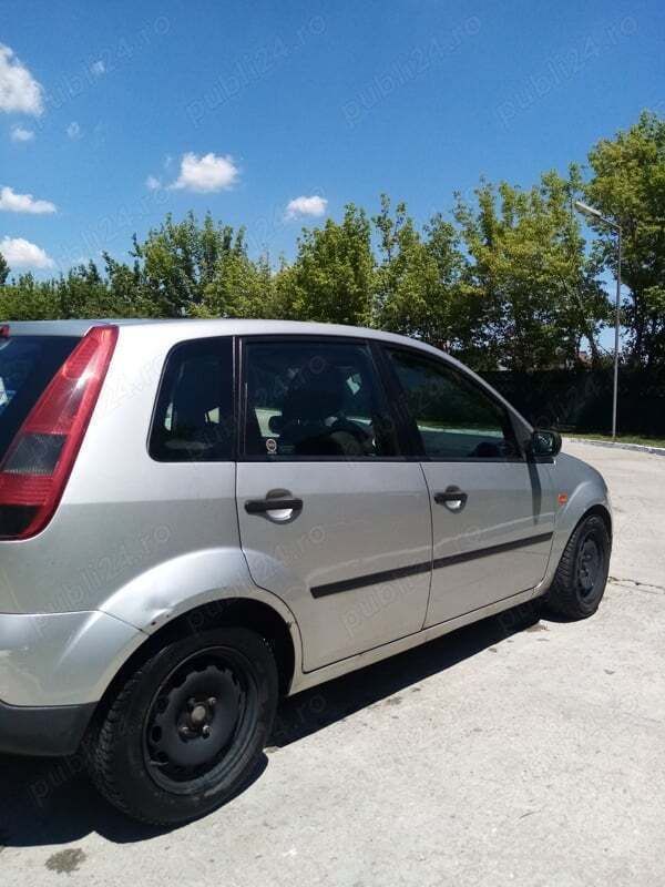 Argintiu Utilizat 2005 Ford Fiesta Hatchback | 1.600 EUR - Imagine 1/4