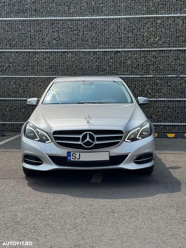 Gri Utilizat 2014 Mercedes E300 Berlinǎ | 13.998 EUR (Preț bun) - Imagine 1/4