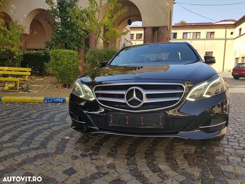 Negru Utilizat 2015 Mercedes E200 Avantgarde Berlinǎ | 13.450 EUR (Preț OK) - Imagine 1/4