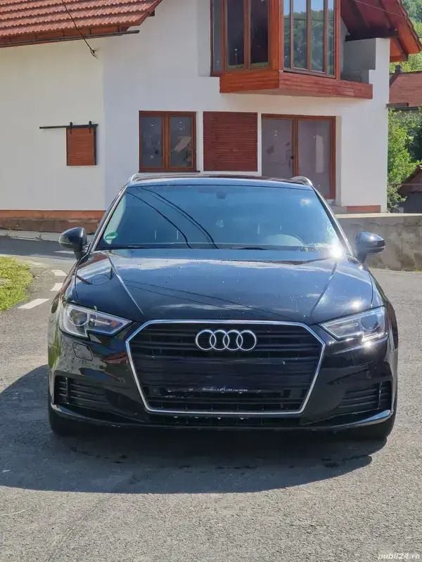 Negru Utilizat 2018 Audi A3 Berlinǎ | 18.000 EUR (Scump) - Imagine 1/4