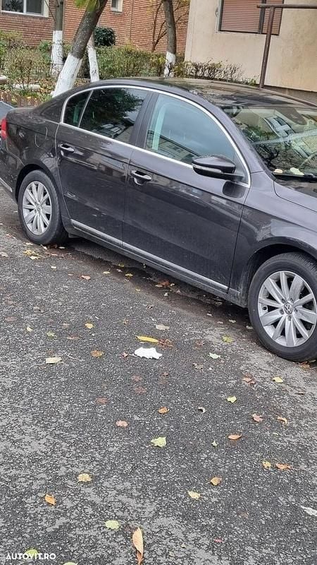 Culoaremaro Utilizat 2012 VW Passat Trendline Berlinǎ | 5.990 EUR (Preț bun) - Imagine 1/4