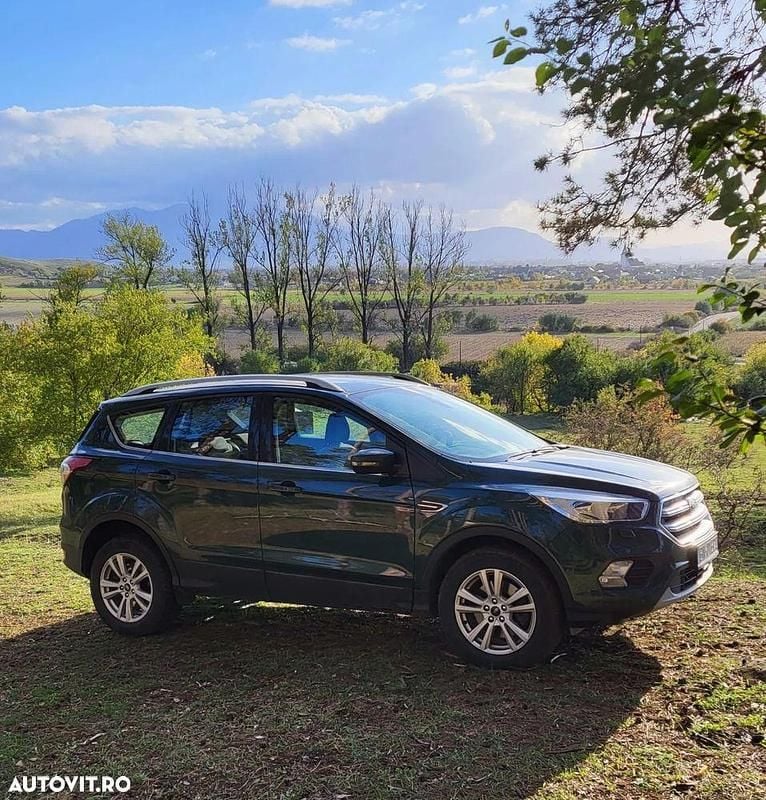 Culoareverde Utilizat 2018 Ford Kuga Trend SUV | 12.850 EUR (Preț OK) - Imagine 1/4