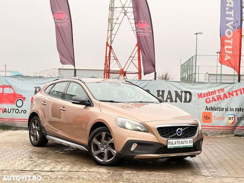 Second-hand Volvo V40 Momentum 150 CP (110 kW) 2014 Culoaregalbeuriu Hatchback