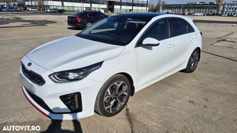 Alb Utilizat 2018 Kia Ceed Platinum Edition Hatchback | 14.550 EUR - Imagine 1/4