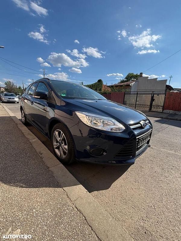 Culoarealbastru Utilizat 2014 Ford Focus Trend Break | 3.700 EUR (Preț bun) - Imagine 1/4