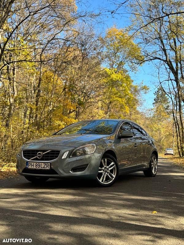Culoarealbastru Utilizat 2011 Volvo S60 Summum Berlinǎ | 6.990 EUR (Puțin scump) - Imagine 1/4