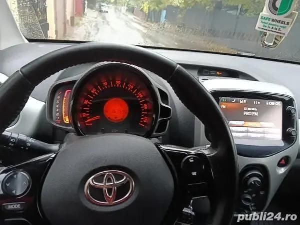 Utilizat 2015 Toyota Aygo Hatchback | 3.490 EUR (Preț bun) - Imagine 1/4