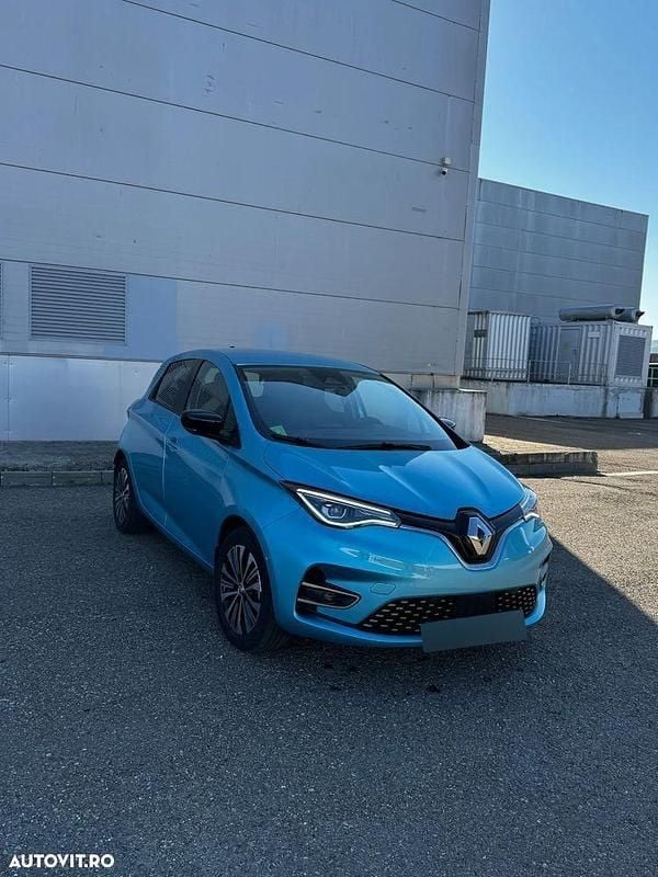 Second-hand Renault Zoe Iconic 99 kW (135 CP) 2022 Culoarealbastru Hatchback