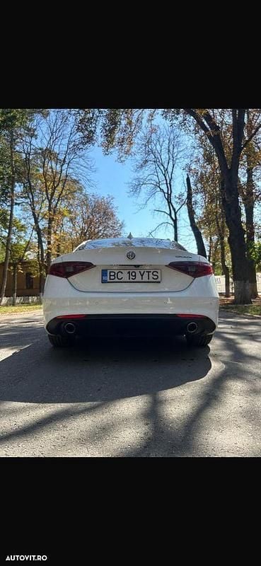 Second-hand Alfa Romeo Giulia 180 CP (132 kW) 2017 Culoarealb Berlinǎ