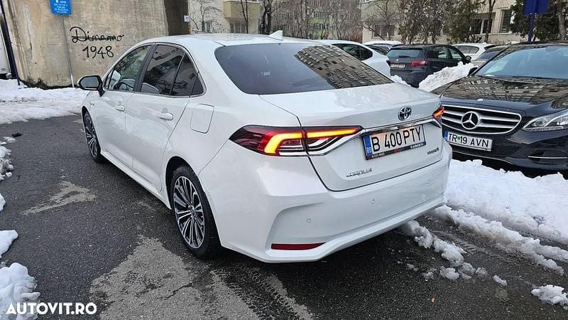 Second-hand Toyota Corolla 122 CP (89 kW) 2020 Culoarealb Berlinǎ
