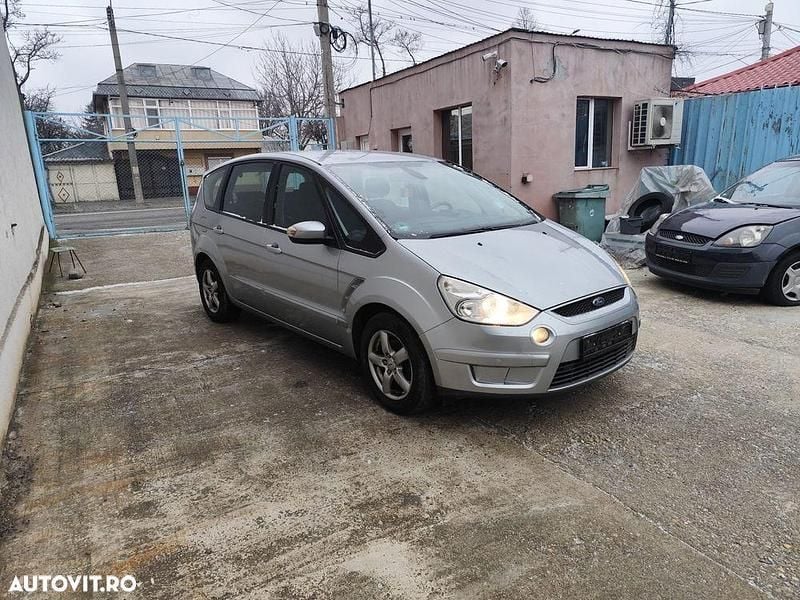 Second-hand Ford S-MAX Champions Edition 140 CP (102 kW) 2007 Culoareargint Monovolum
