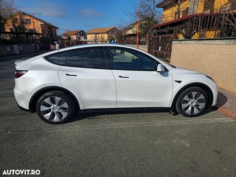 Second-hand Tesla Model Y 378 kW (514 CP) 2022 Culoarealb SUV