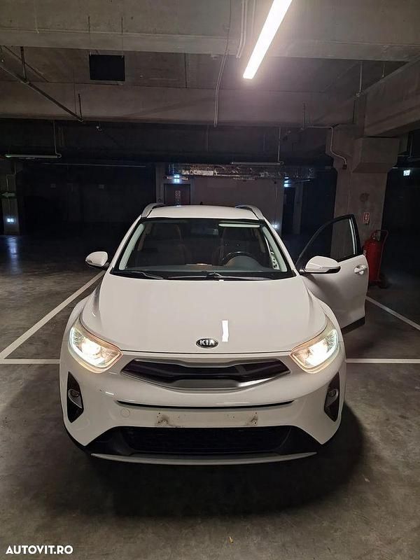 Second-hand Kia Stonic Urban 136 CP (100 kW) 2019 Culoarealb SUV
