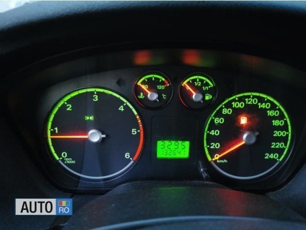 Second-hand Ford Focus 110 CP (80 kW) 2005 Argintiu metalizat Berlinǎ