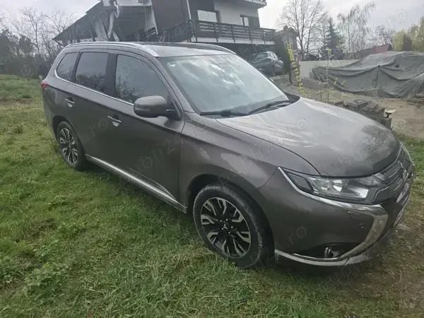 Maro Utilizat 2016 Mitsubishi Outlander P-HEV Berlinǎ | 14.500 EUR - Imagine 1/4
