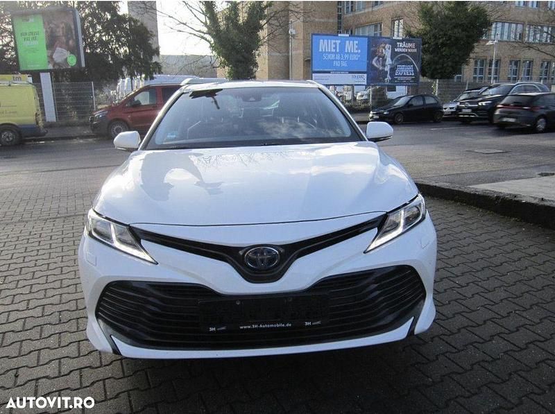Second-hand Toyota Camry Executive 218 CP (160 kW) 2019 Culoarealb Berlinǎ