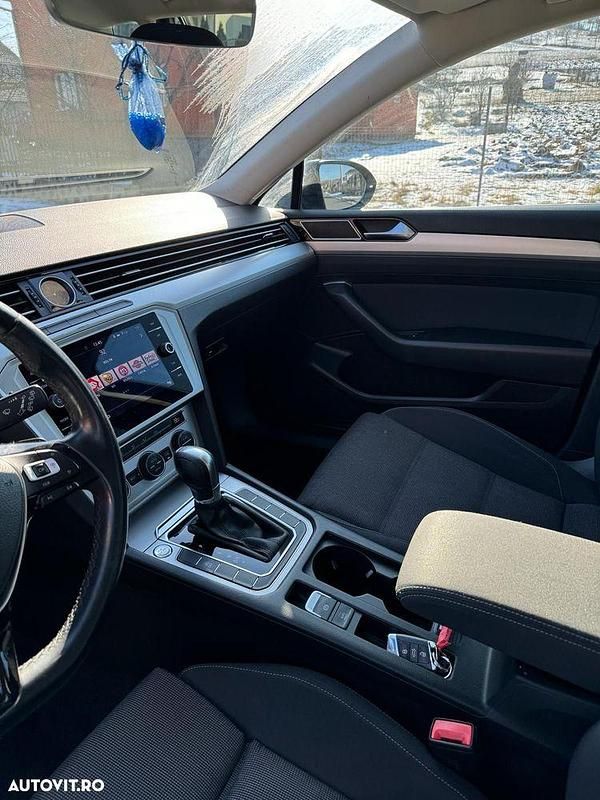 Second-hand VW Passat Comfortline 120 CP (88 kW) 2019 Culoarenegru Break