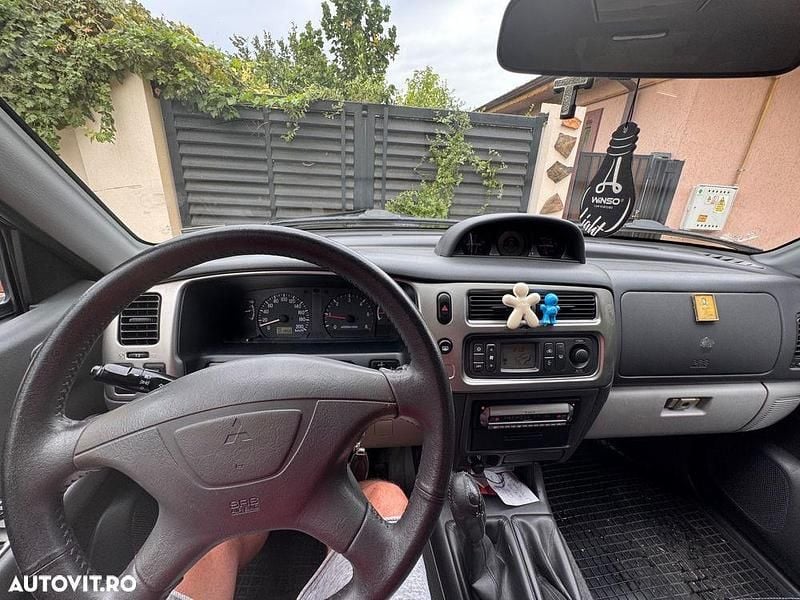 Culoarenegru Utilizat 2006 Mitsubishi Pajero Intense SUV | 10.500 EUR - Imagine 1/4