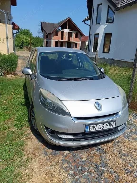 Utilizat 2013 Renault Grand Scénic III Monovolum | 3.500 EUR (Super Preț) - Imagine 1/4
