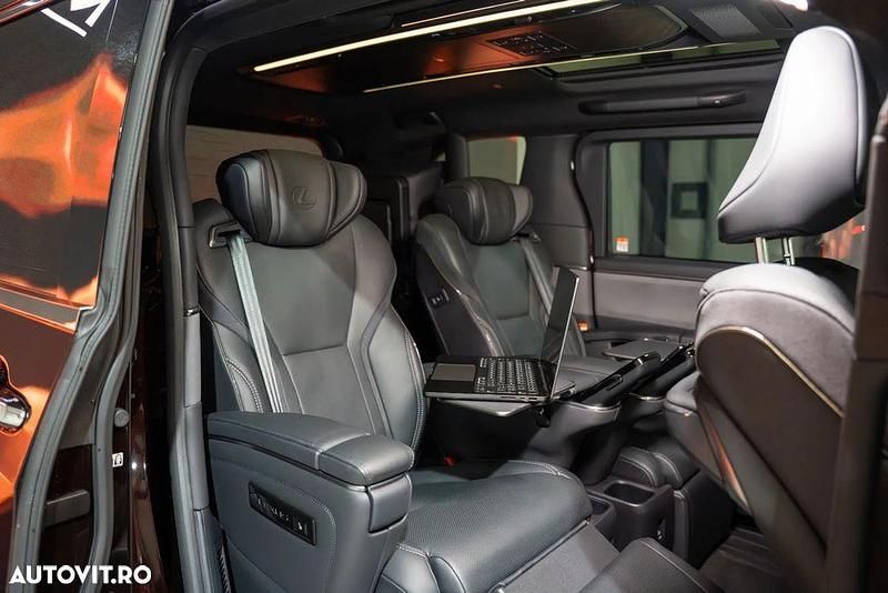 Second-hand Lexus LM350h Luxury Line 251 CP (184 kW) 2025 Culoarerosu Monovolum