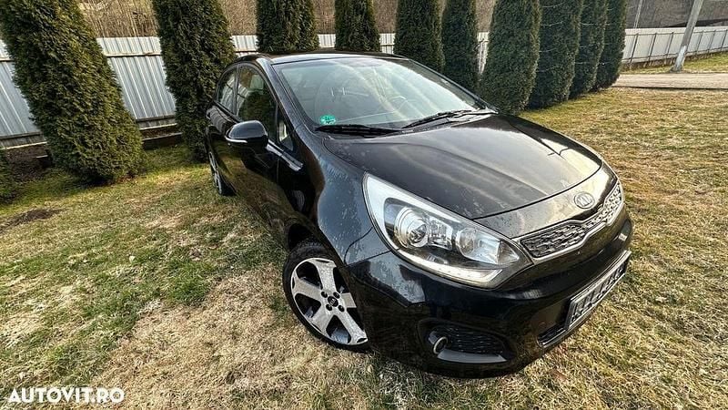 Second-hand Kia Rio 75 CP (55 kW) 2012 Culoarenegru Hatchback
