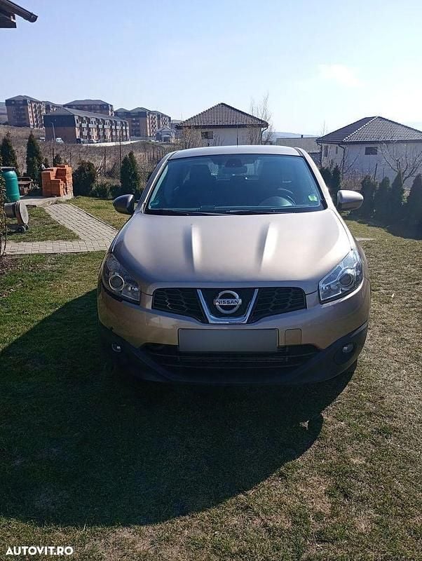 Second-hand Nissan Qashqai Acenta 130 CP (95 kW) 2012 Culoaremaro SUV