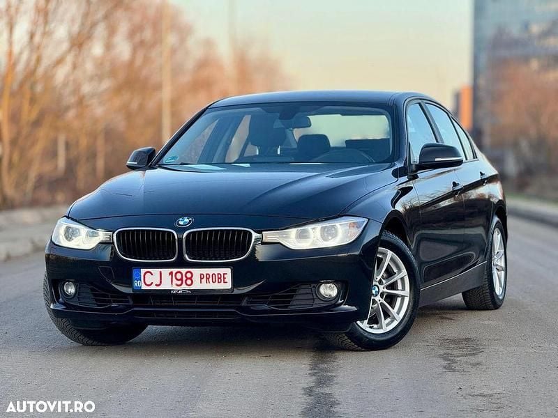 Culoarenegru Utilizat 2012 BMW 320 Comfort Edition Berlinǎ | 9.999 EUR (Preț bun) - Imagine 1/4