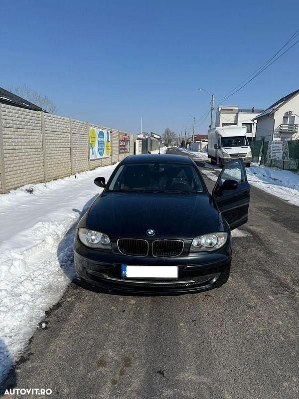 Culoarenegru Utilizat 2010 BMW 118 Hatchback | 3.800 EUR (Preț OK) - Imagine 1/4