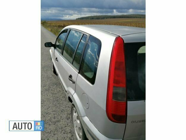 Second-hand Ford Fusion 70 CP (51 kW) 2005 Argintiu Berlinǎ