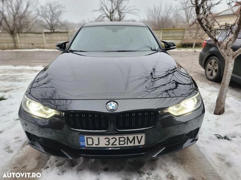 Culoarenegru Second-hand 2013 BMW 318 Berlinǎ | 10.700 EUR (Preț OK) - Imagine 1/4