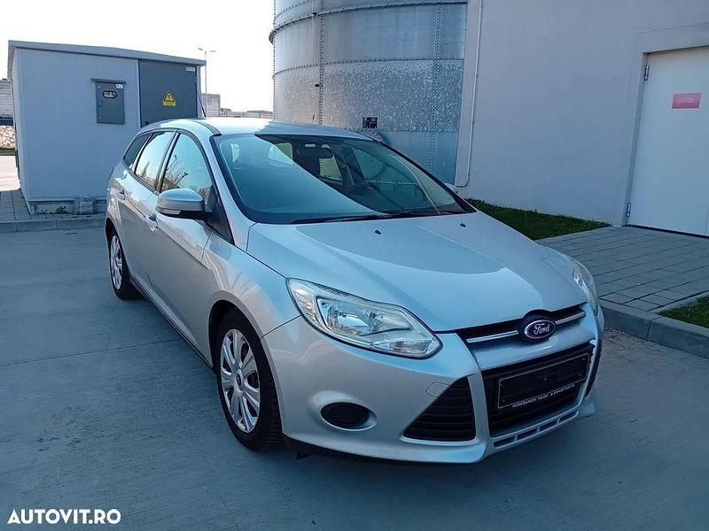Culoareargint Utilizat 2012 Ford Focus SYNC Edition Break | 3.980 EUR (Preț bun) - Imagine 1/4