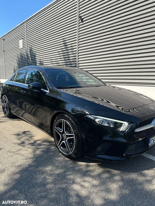 Negru Utilizat 2019 Mercedes A180 Edition 1 Berlinǎ | 22.500 EUR (Puțin scump) - Imagine 1/4