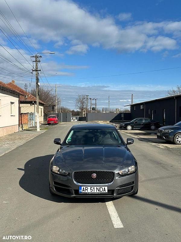 Second-hand Jaguar XE Portfolio 180 CP (132 kW) 2015 Culoarebej Berlinǎ