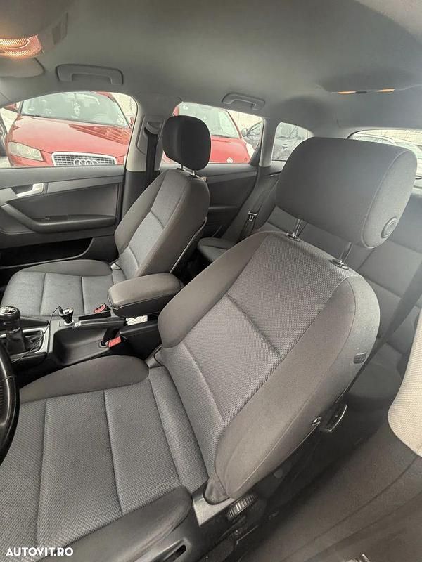 Second-hand Audi A3 Attraction 105 CP (77 kW) 2012 Culoarenegru Hatchback