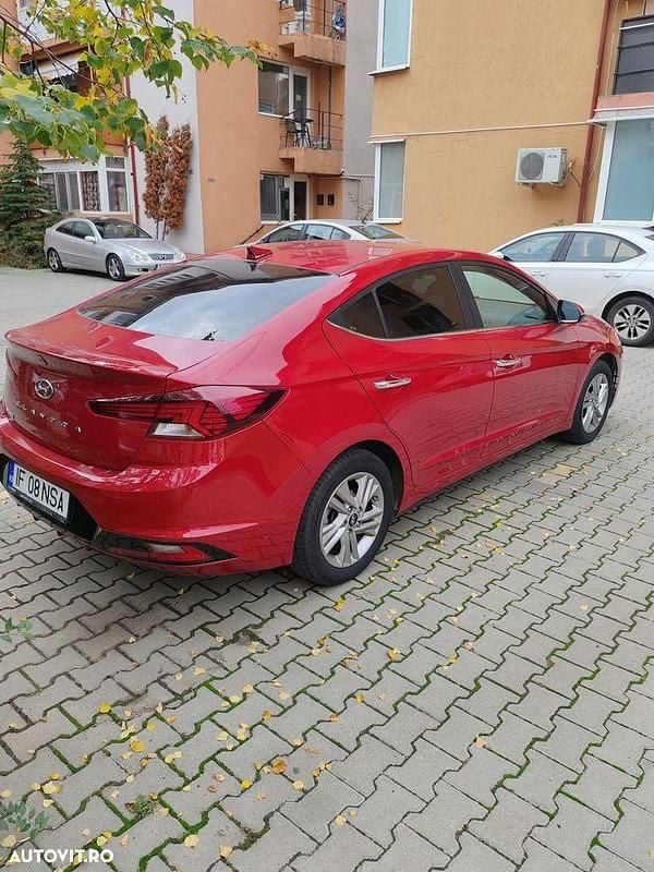 Second-hand Hyundai Elantra 128 CP (94 kW) 2019 Culoarerosu Berlinǎ