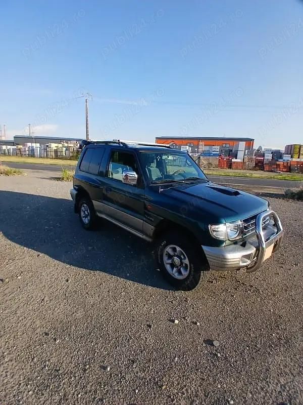Verde Utilizat 1998 Mitsubishi Pajero SUV | 8.900 EUR - Imagine 1/4