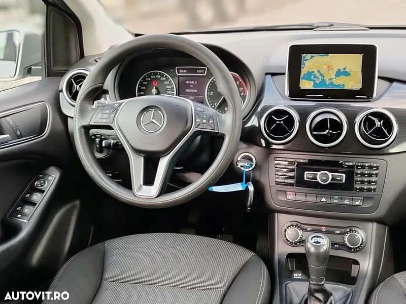 Second-hand Mercedes B180 109 CP (80 kW) 2012 Culoareargint Monovolum