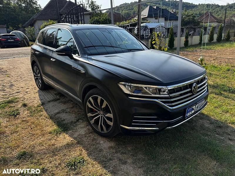 Culoarenegru Utilizat 2021 VW Touareg Atmosphere SUV | 35.900 EUR - Imagine 1/4