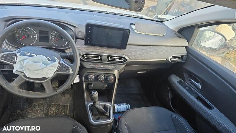 Nouă Dacia Logan Expression 90 CP (66 kW) 2025 Culoarealb Berlinǎ