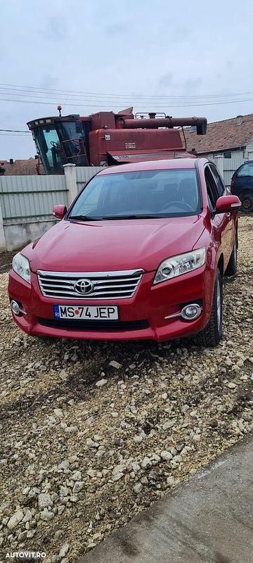 Second-hand Toyota RAV4 150 CP (110 kW) 2010 Culoarerosu SUV
