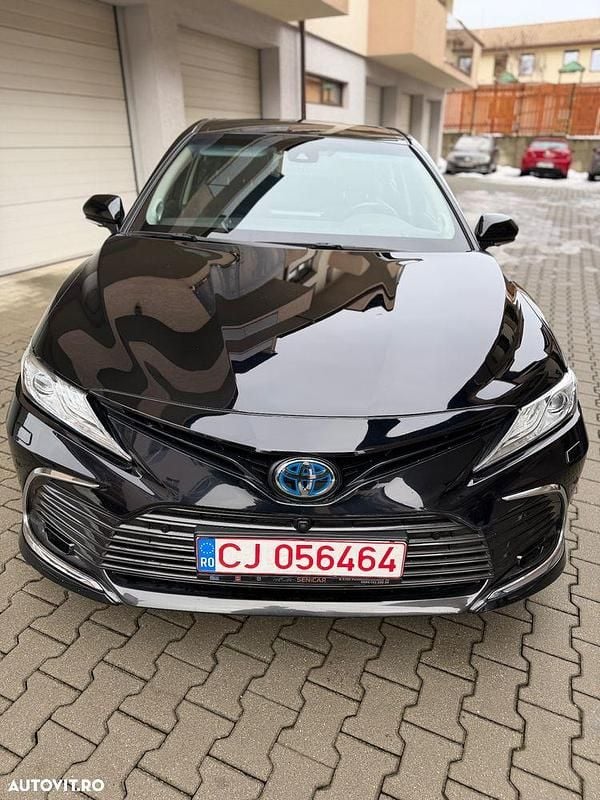 Second-hand Toyota Camry Luxury 218 CP (160 kW) 2023 Culoarenegru Berlinǎ