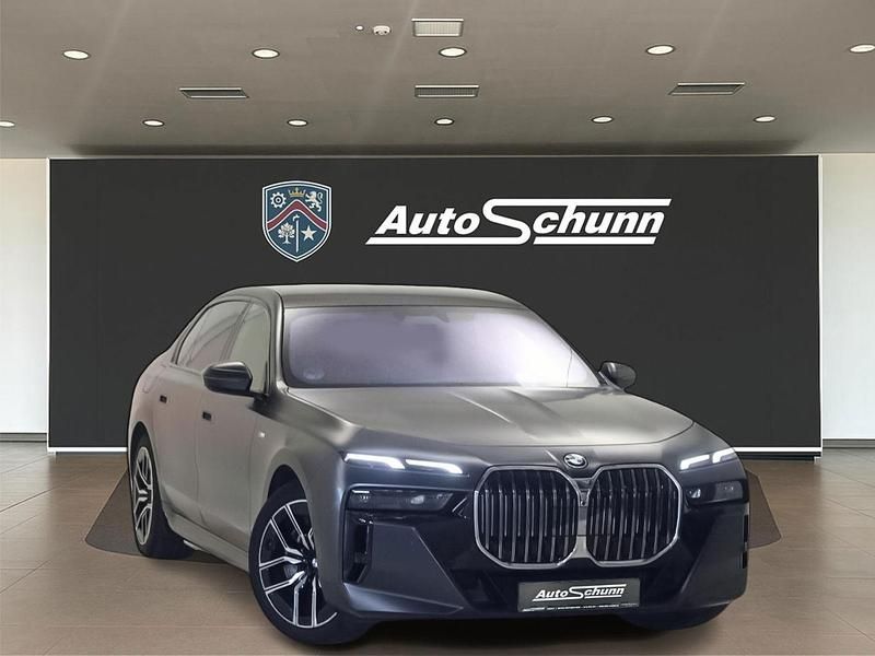 Second-hand BMW 750e Shadowline 489 CP (359 kW) 2025 Berlinǎ