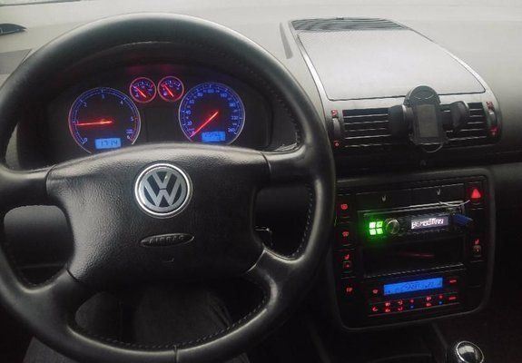 Second-hand VW Sharan 115 CP (84 kW) 2001 Argintiu Monovolum