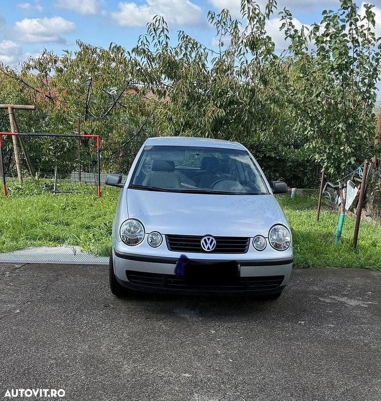 Culoareargint Utilizat 2003 VW Polo Hatchback | 800 EUR (Preț bun) - Imagine 1/4