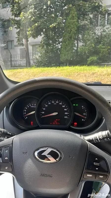 Second-hand Kia Rio 86 CP (63 kW) 2013 Alb Hatchback