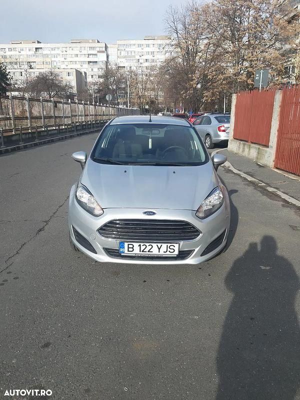 Culoareargint Utilizat 2013 Ford Fiesta | 3.990 EUR (Preț OK) - Imagine 1/4